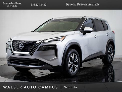 Used 2023 Nissan Rogue SV image 1