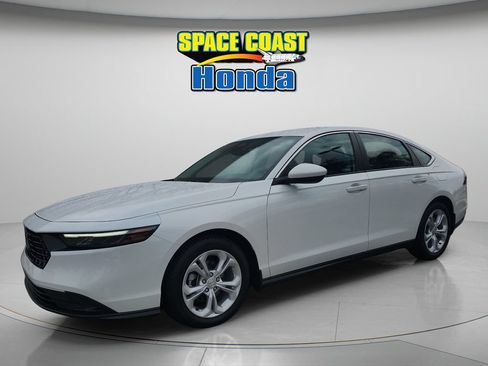 Used 2025 Honda Accord LX image 7