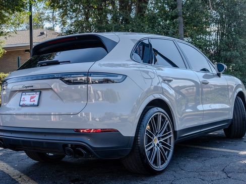 Used 2022 Porsche Cayenne Platinum Edition image 29