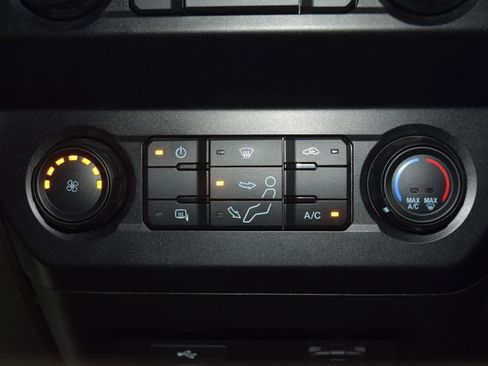 Used 2022 Ford F550 4x4 Crew Cab Super Duty w/ Power Equipment Group image 20