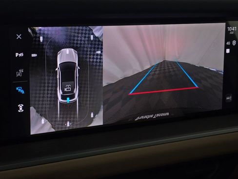 Certified 2025 Porsche Cayenne E-Hybrid Coupe AWD/4WD image 31