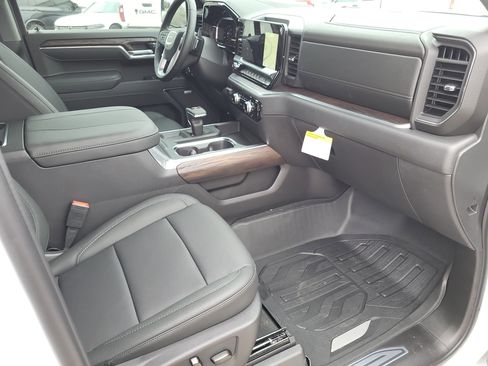 New 2026 GMC Sierra 1500 SLT w/ SLT Premium Package image 9