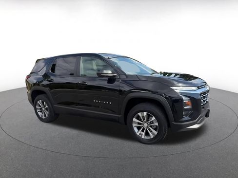 Used 2025 Chevrolet Equinox LT FWD image 2