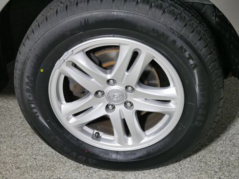 Used 2012 Hyundai Santa Fe GLS image 15