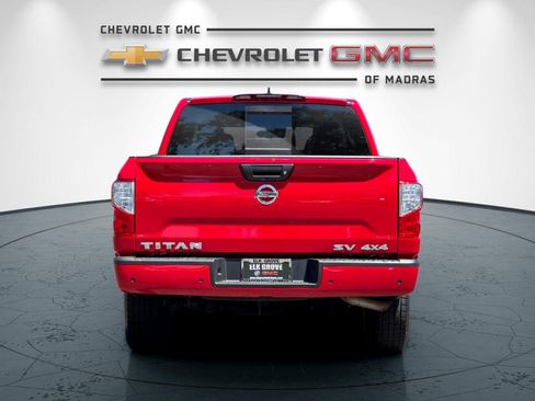 Used 2022 Nissan Titan SV image 4
