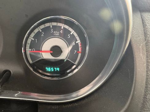 Used 2014 Chrysler 200 Limited FWD image 4