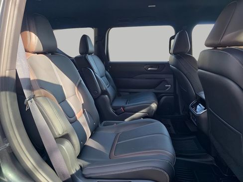 New 2026 Nissan Armada SL w/ Captain's Chari Seat Package AWD/4WD image 13