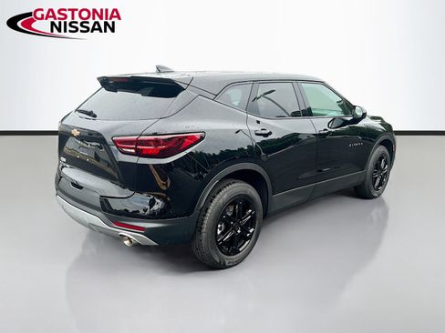 Used 2025 Chevrolet Blazer LT AWD/4WD image 9