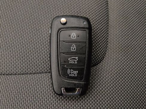 Used 2024 Hyundai Elantra SE FWD image 32