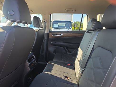 Used 2026 Volkswagen Atlas SE FWD image 15
