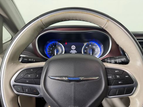 Used 2020 Chrysler Pacifica Limited image 23
