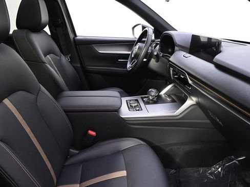 Certified 2025 MAZDA CX-70 3.3 Turbo S w/ Premium Package image 16