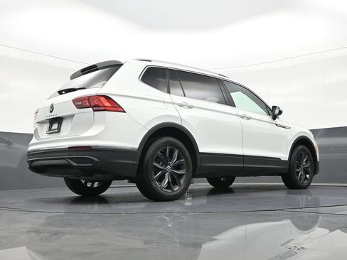 Used 2024 Volkswagen Tiguan SE image 27