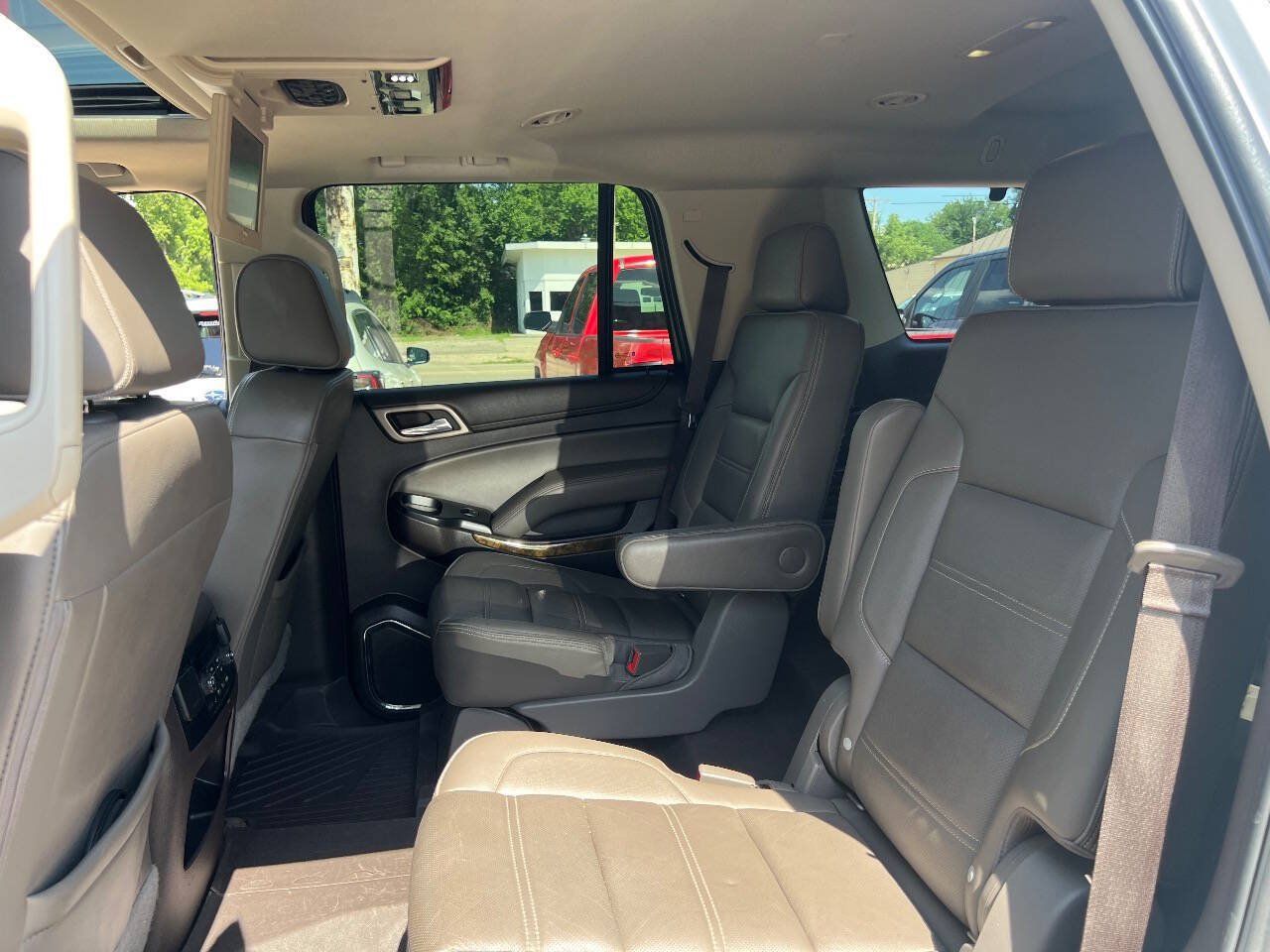 Used 2017 GMC Yukon Denali w/ Open Road Package AWD/4WD image 16