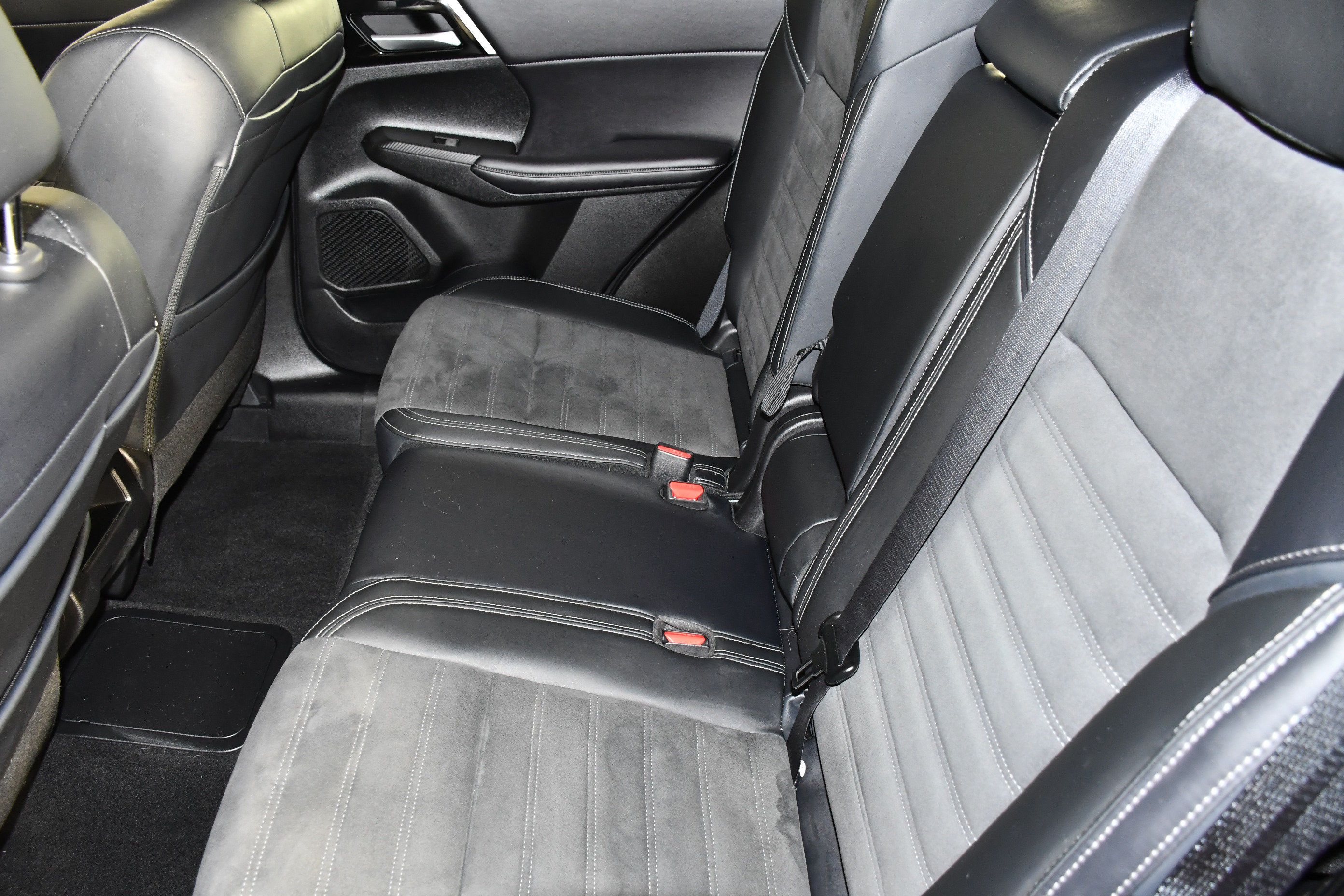 Used 2025 Mitsubishi Outlander SE AWD/4WD image 48