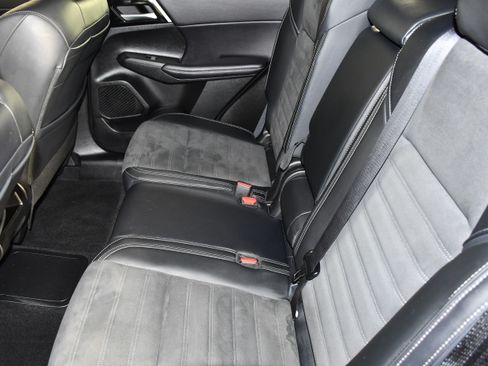 Used 2025 Mitsubishi Outlander SE AWD/4WD image 48