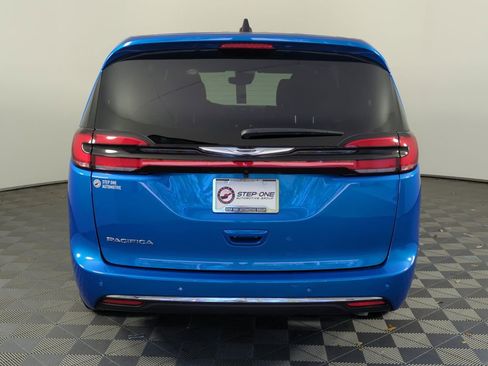 New 2026 Chrysler Pacifica Select FWD image 6