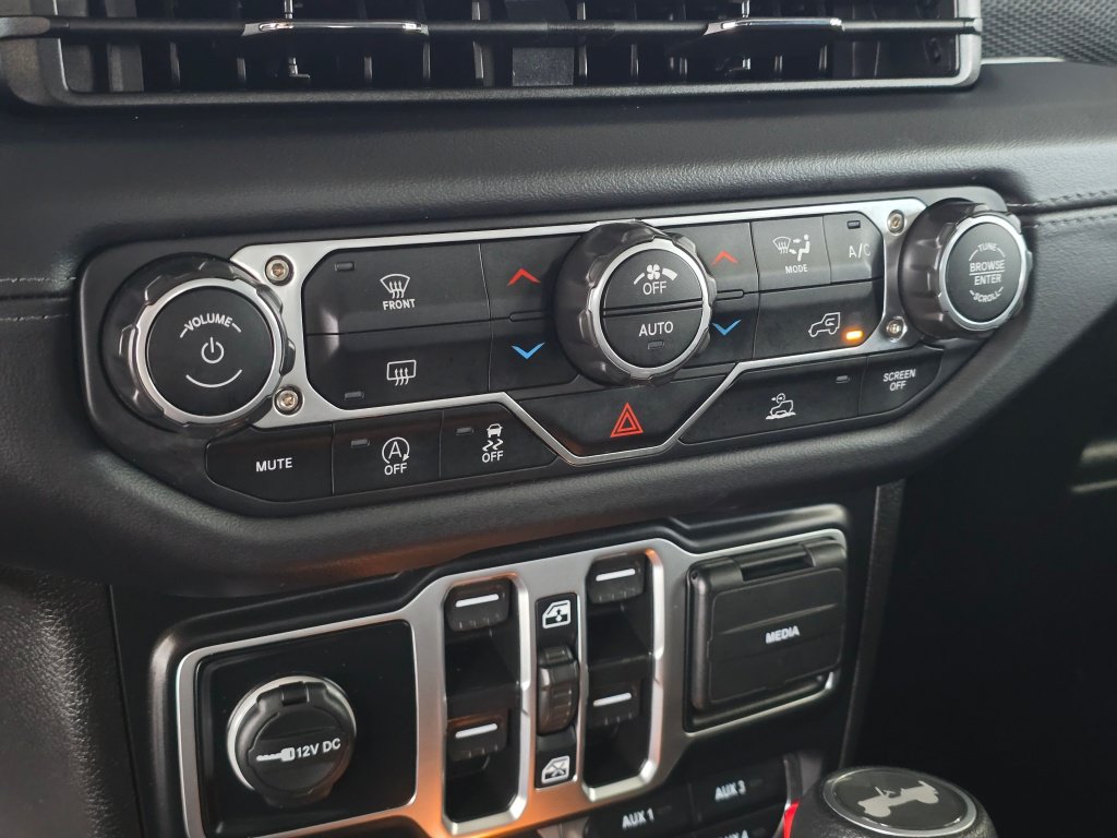 Used 2025 Jeep Wrangler Unlimited Rubicon AWD/4WD image 27