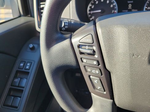 Used 2023 Nissan Frontier SV w/ Midnight Edition Package image 18