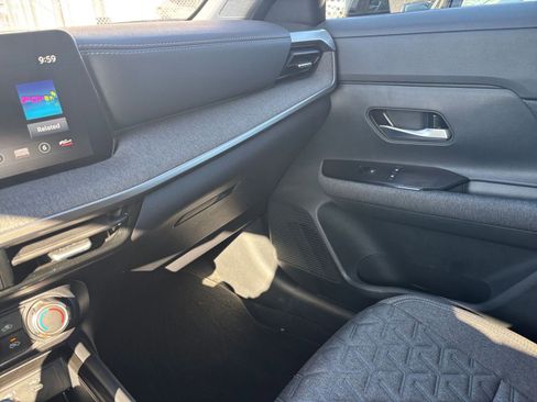 Used 2025 Nissan Kicks SV image 33
