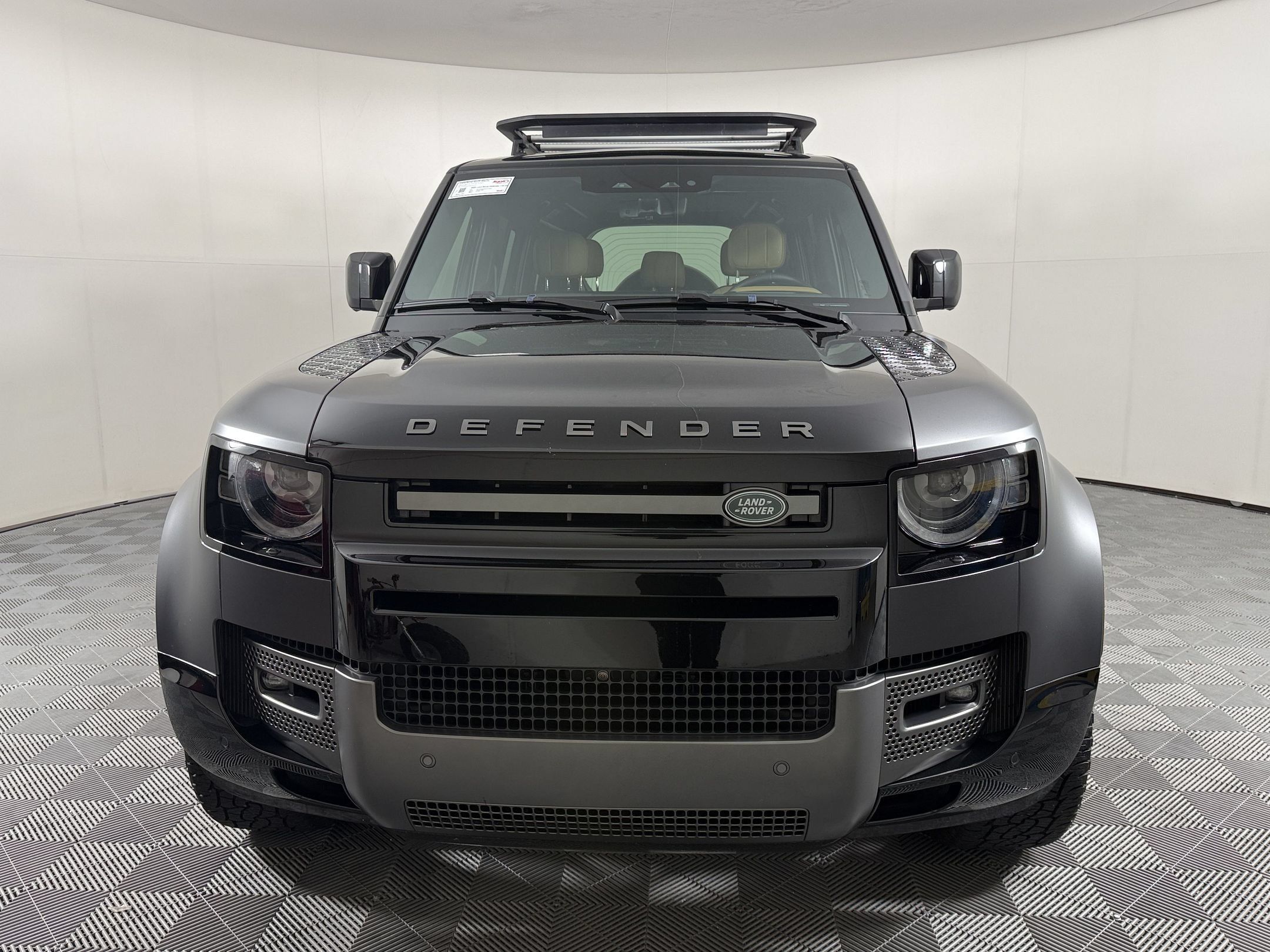 Used 2025 Land Rover Defender 110 V8 AWD/4WD image 6