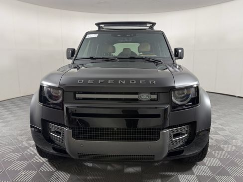 Used 2025 Land Rover Defender 110 V8 AWD/4WD image 6