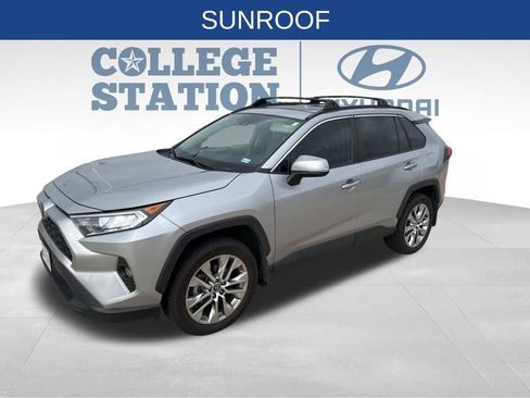 Used 2020 Toyota RAV4 XLE Premium image 8