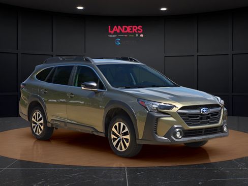 Used 2025 Subaru Outback Premium AWD/4WD image 5