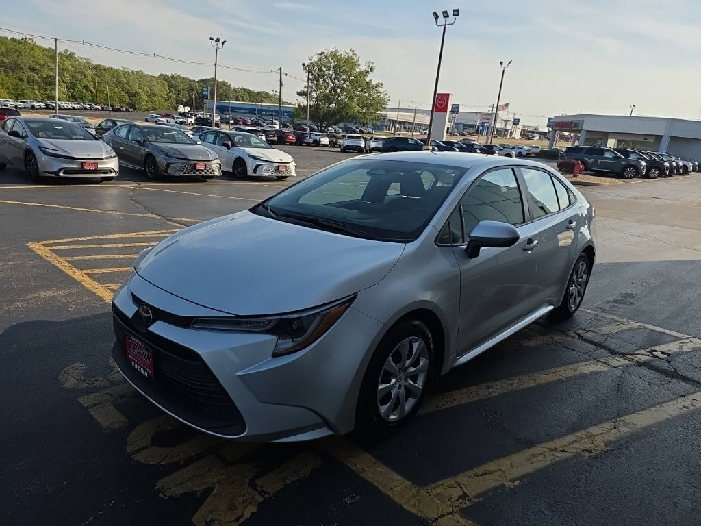 Used 2025 Toyota Corolla LE FWD image 9