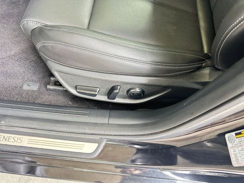 Used 2025 Genesis G70 2.5T image 24