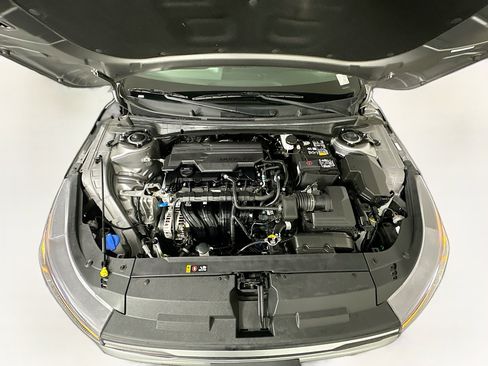 Used 2025 Kia K4 LXS image 32