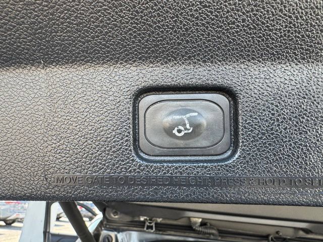 Used 2017 Ford Explorer XLT w/ Equipment Group 201A FWD image 24