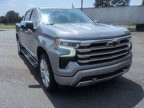 Used 2024 Chevrolet Silverado 1500 High Country w/ High Country Premium Package AWD/4WD image 4