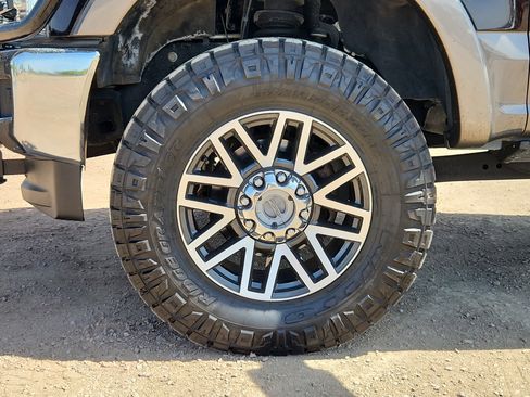 Used 2018 Ford F250 Lariat w/ Lariat Value Package image 19