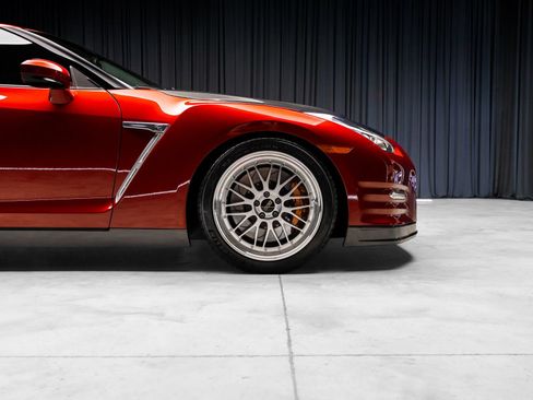 Used 2016 Nissan GT-R Premium AWD/4WD image 37