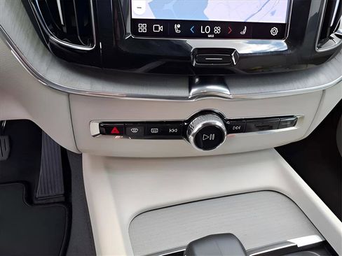 Used 2025 Volvo XC60 T8 Plus w/ Climate Package image 15