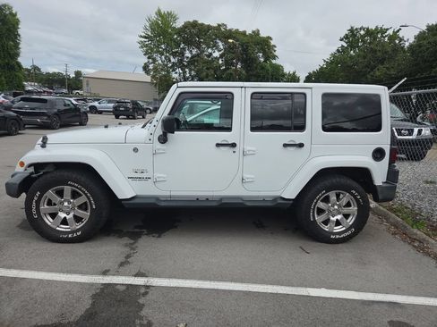 Used 2017 Jeep Wrangler Unlimited Sahara AWD/4WD image 6
