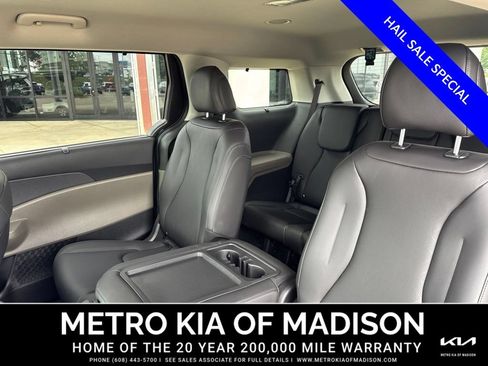 Used 2026 Kia Carnival EX FWD image 25