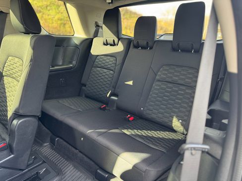 Used 2022 Nissan Pathfinder S image 19