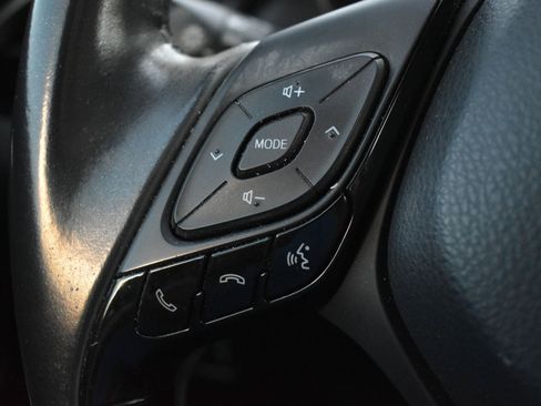 Used 2019 Toyota C-HR Limited FWD image 18