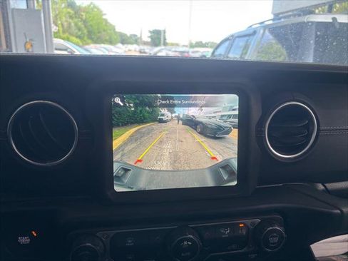Used 2022 Jeep Gladiator Overland w/ Popular Equipment Package AWD/4WD image 17