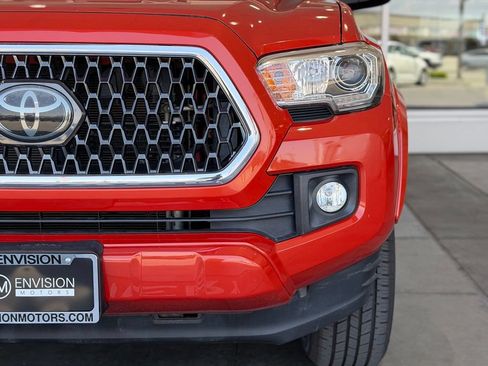 Used 2018 Toyota Tacoma TRD Sport AWD/4WD image 5