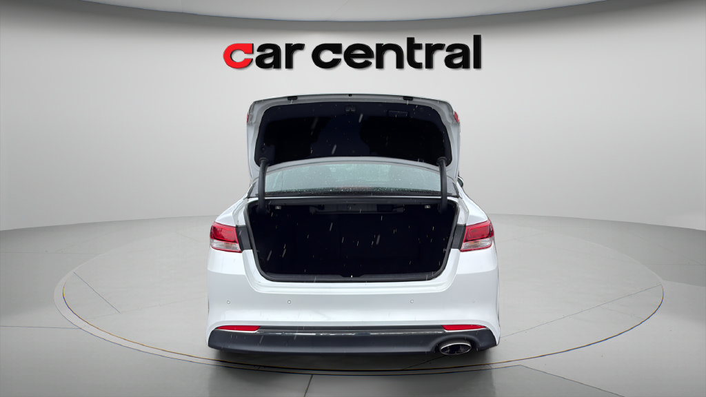 Used 2018 Kia Optima LX w/ 17" Alloy Wheels Package FWD image 9