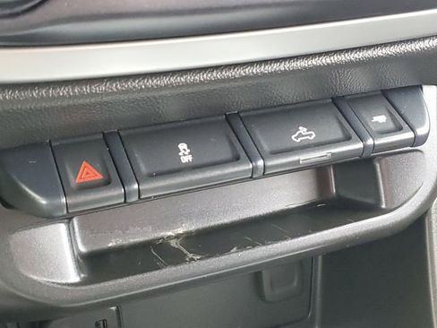 Used 2021 Chevrolet Colorado LT w/ LT Convenience Package image 17