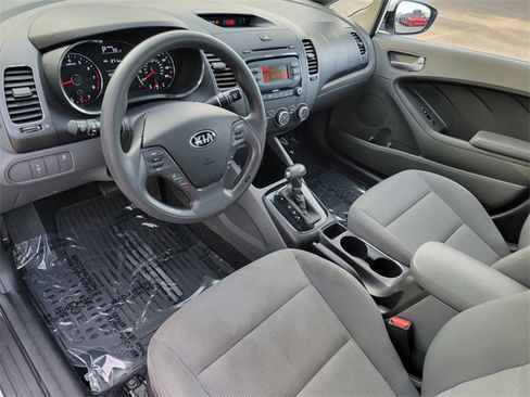 Used 2017 Kia Forte LX image 18