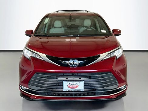 New 2026 Toyota Sienna Limited FWD image 2