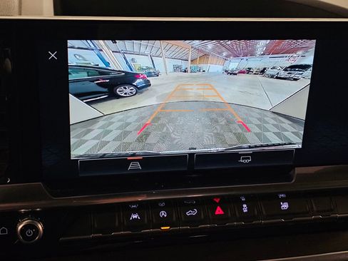 Used 2024 GMC Sierra 1500 SLT image 19