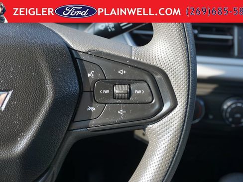 Used 2024 Chevrolet Trax LS w/ LS Convenience Package FWD image 23