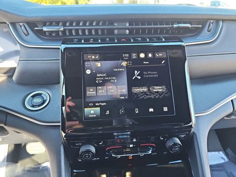 Certified 2023 Jeep Grand Cherokee Altitude image 20