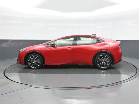 Certified 2025 Toyota Prius XLE image 4